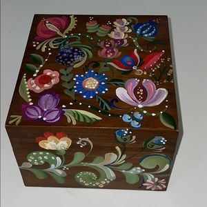 Beautiful Hand painted musical jewelry box